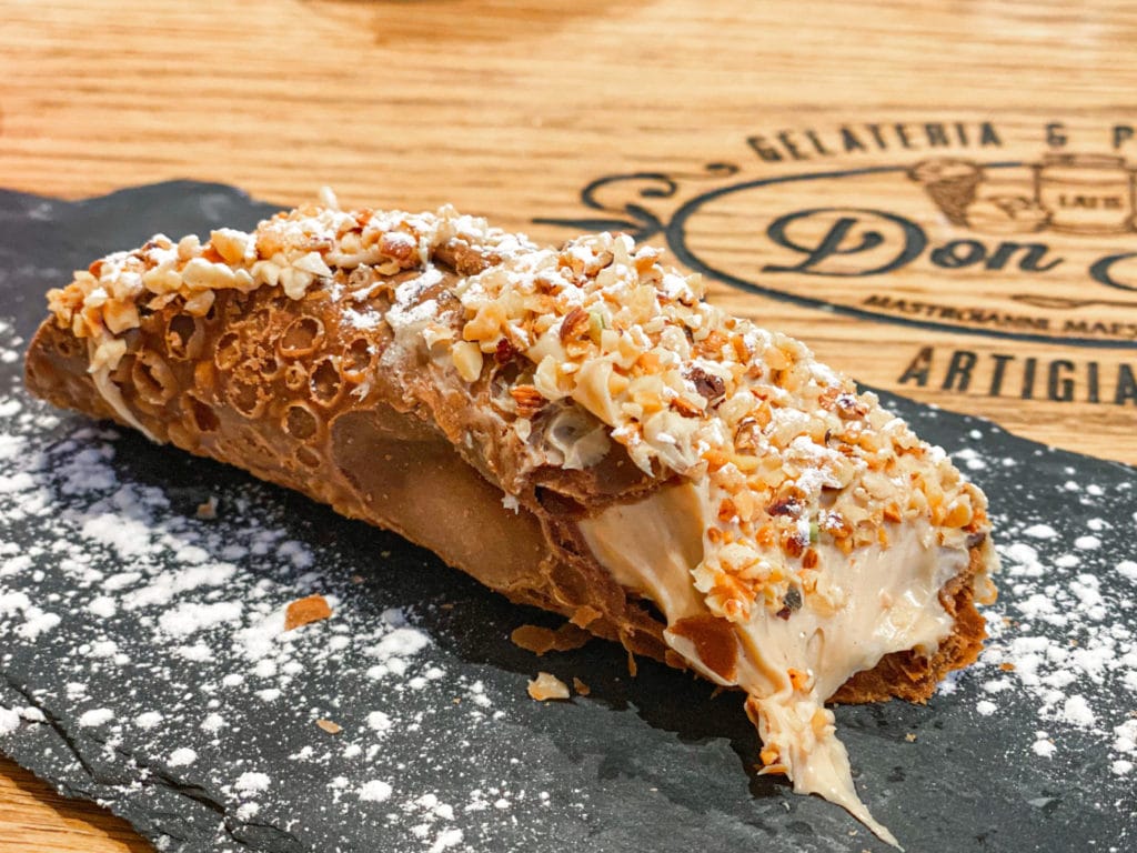 Cannolo with hazelnut filling