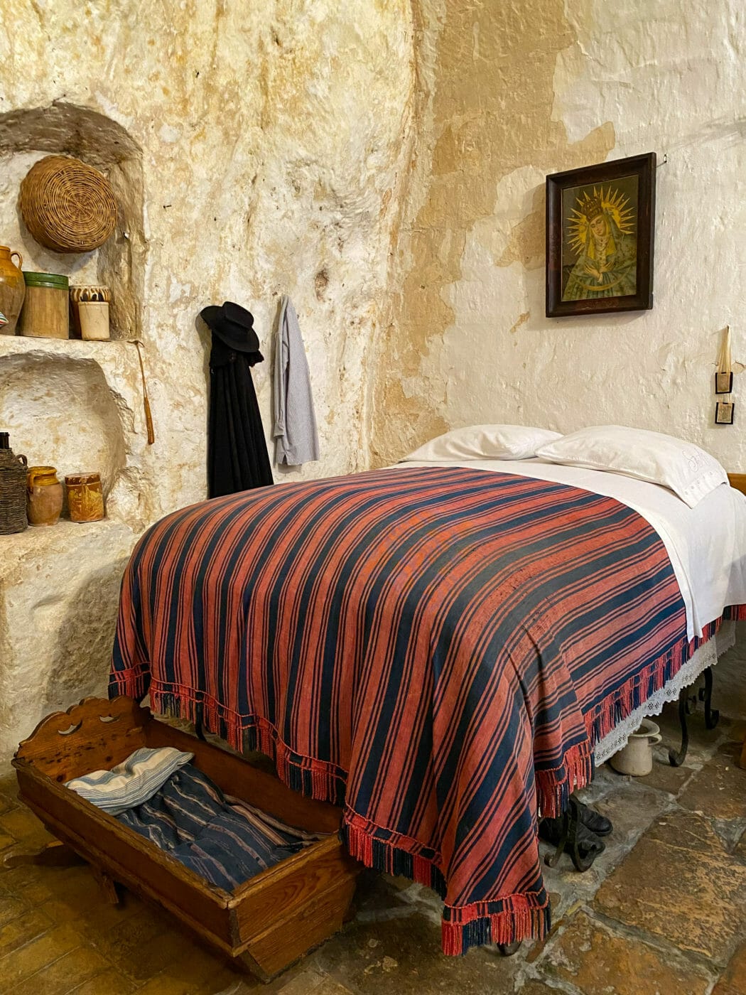 the interior of a typical cave dwelling of the 1950s in matera italy